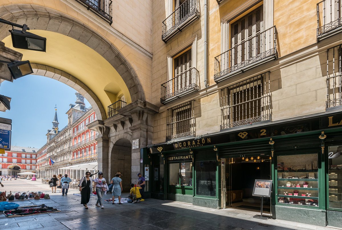 restdcorazon's tweet photo. Estar en Plaza Mayor 📍 y no pasar por #DCorazon 😍  no puede ser una opción. 😌 Disfruta de la gastronomía nacional e internacional 🍽 con un toque elefante, y rodéate de un ambiente desenfadado 😎 y único 🤩. ¿Te lo vas a perder?🤔 https://t.co/m0NBLi8XmE
