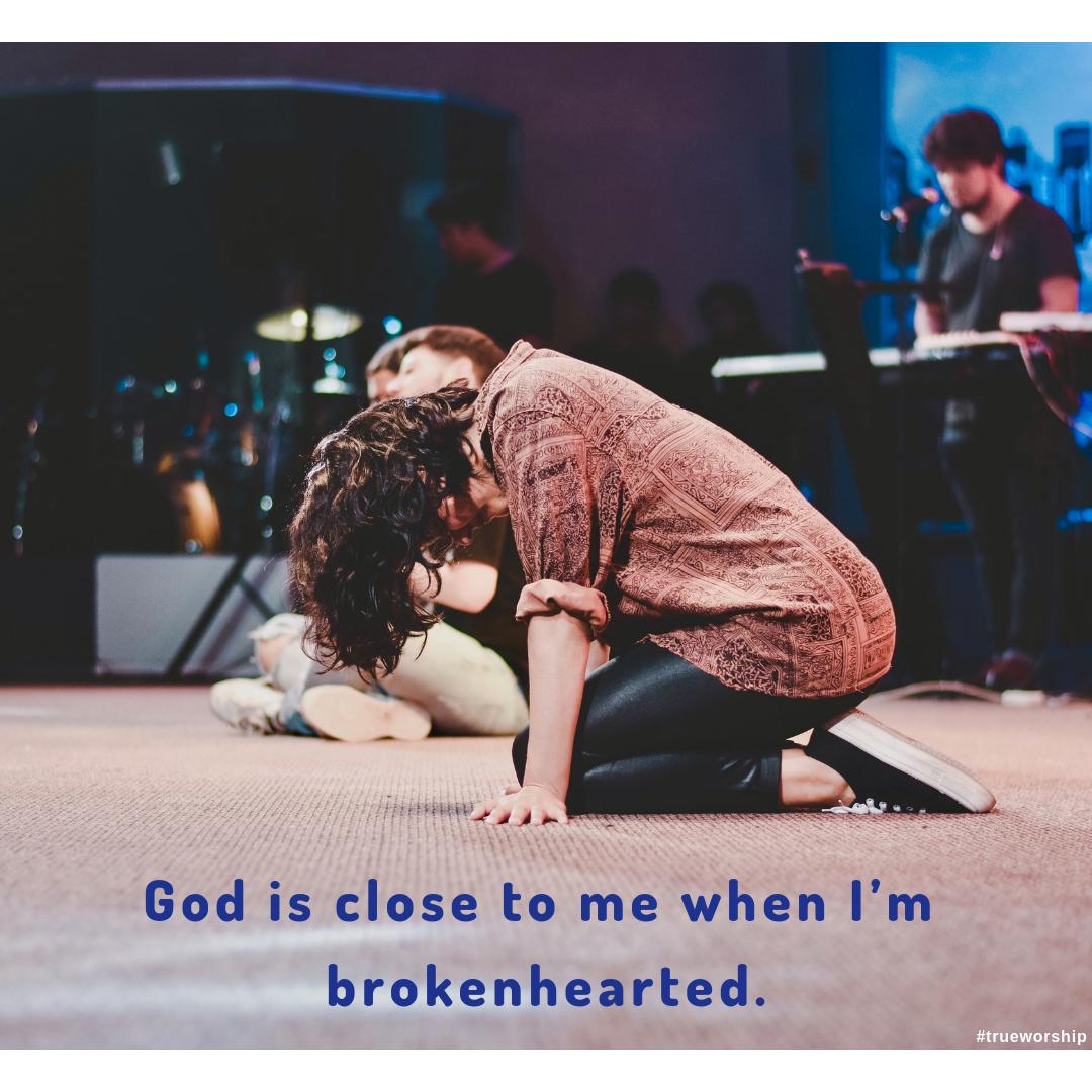 TrueWorship1's tweet photo. God is close to me when I’m brokenhearted.

He gives me my hope when I feel hopeless.

🌟 “The Lord is close to the brokenhearted; He rescues those whose spirits are crushed.” Psalm 34:18 NLT

#GodsChild #HopeinGod #GodsGoodness #ChristianMotivation https://t.co/YjPQRDzFyC