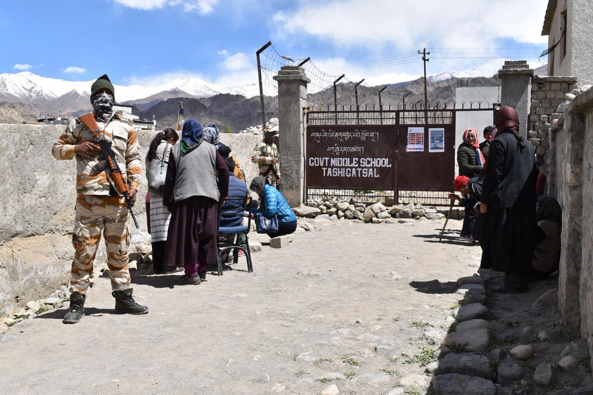 ITBP personnel securing various polling booths in and around Leh, Laddakh.

#LokSabhaEelctions2019 
#VotingRound5 
#Phase5