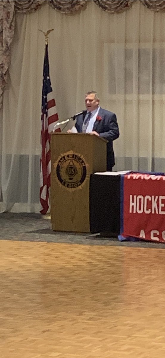 EddieGallagher's tweet image. The great John “Grav” Gravallese honored with the Trooper Sullivan Award at the Mass Coaches dinner last night. The refs and @burbankicearena Zamboni driver alumni showed up in full force. Grav didn’t disappoint! #CastOfCharacters #Zamboni #IstillDontKnowTheRules #Grav