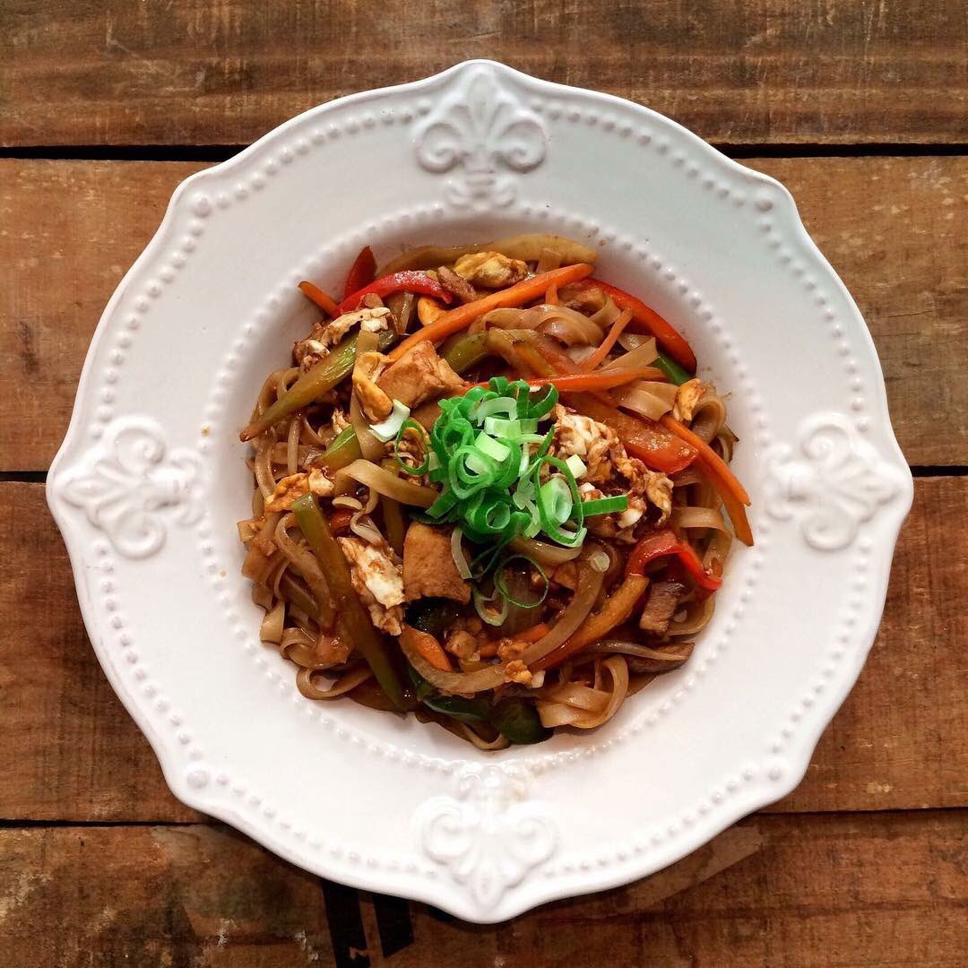 🇨🇳NOODLES DE ARROZ CON POLLO Y VERDURAS🇨🇳de nuestro menú del día #mikitxen bit.ly/1RyZ0Mh  #madrid #foodie