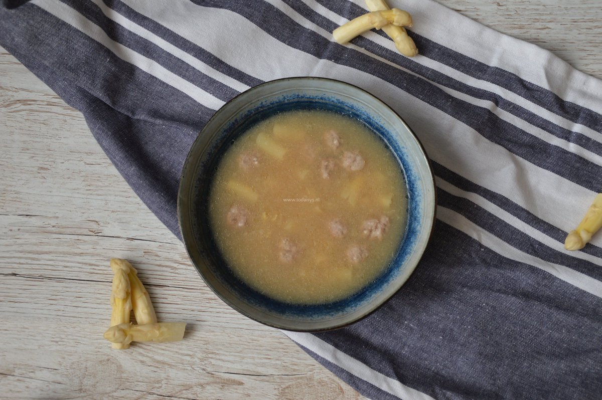 ToDaisys's tweet photo. Ondanks dat het aspergeseizoen begin april al begon, heb ik nog geen recept met jullie gedeeld.
Mocht je op Moederdag je moeder willen verrassen met een heerlijk diner. Denk er dan eens over na om deze overheerlijke aspergesoep te maken. #aspergesoep #soup
https://t.co/inQcnRvpAG https://t.co/LxXs52zX1I
