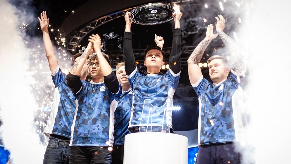 AkademusNews's tweet photo. [ #CSGO ]

@TeamLiquidCSGO remporte #IEMSydney  !🏆

Du 30 avril à ce dimanche 5 mai avait lieu, en Australie, #IntelExtremeMastersSydney, remporté par les favoris Team Liquid après avoir dominé Fnatic, en finale. 👏

#eSports #CounterStrike  #cup https://t.co/oXL2PJqVkL