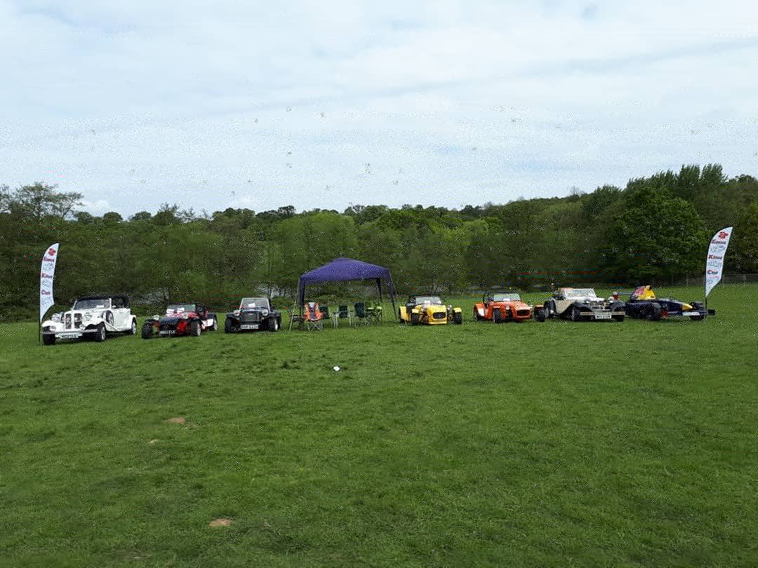 EssexKitCCCars's tweet photo. Cars setup up South Weald Country Show,  blue sky little chilly #essexkitcar #kitcar #carshow #southweald https://t.co/QBfLD5a84N