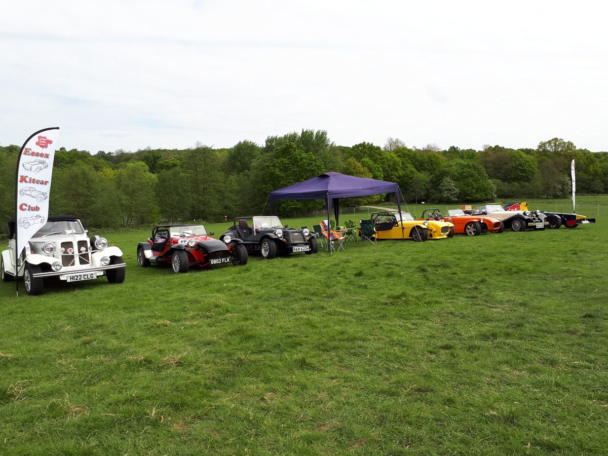 EssexKitCCCars's tweet photo. Cars setup up South Weald Country Show,  blue sky little chilly #essexkitcar #kitcar #carshow #southweald https://t.co/QBfLD5a84N