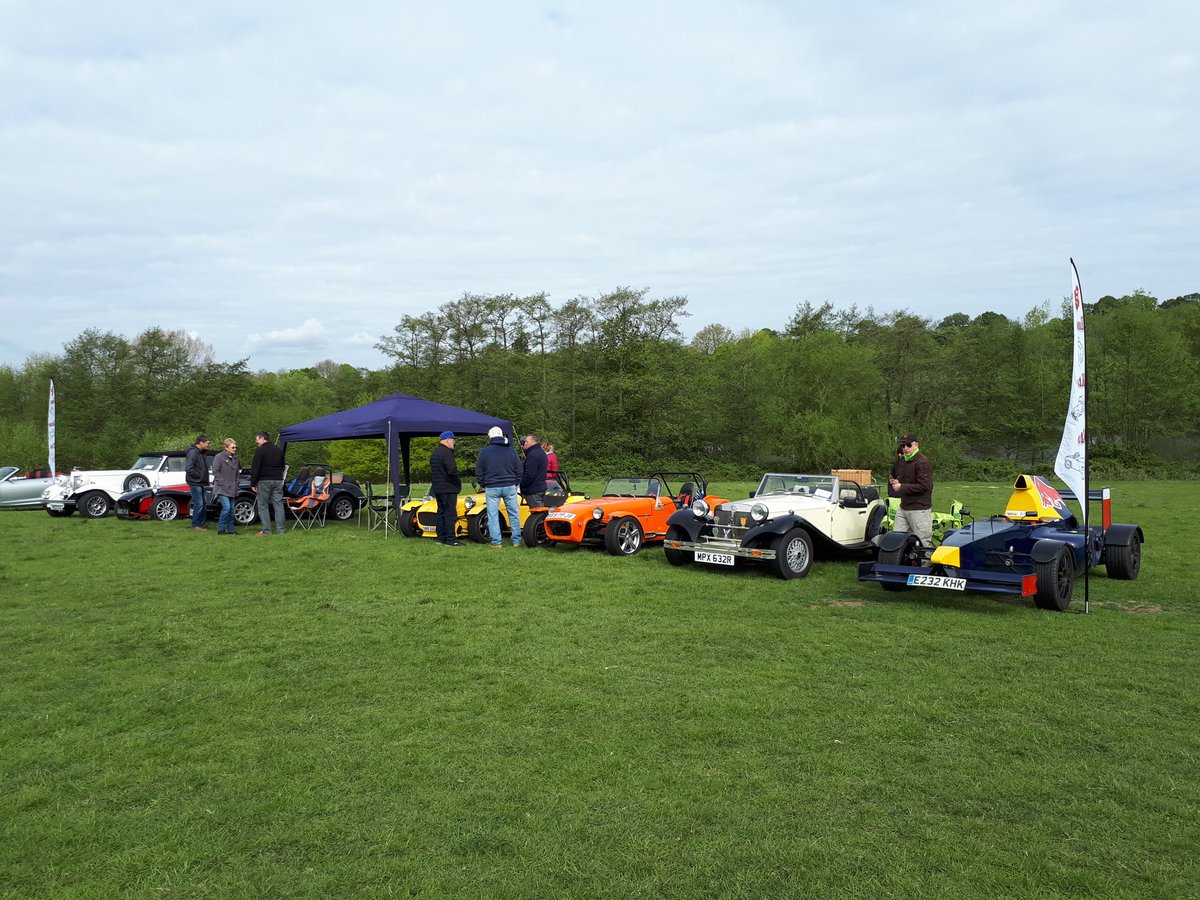 EssexKitCCCars's tweet photo. Cars setup up South Weald Country Show,  blue sky little chilly #essexkitcar #kitcar #carshow #southweald https://t.co/QBfLD5a84N