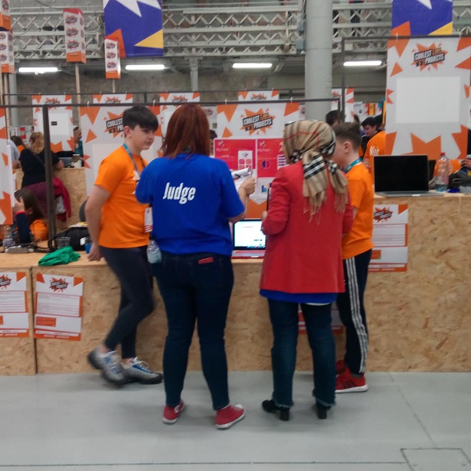 JamesO_Keeffe's tweet image. So proud of my lads n Coolest project's the went on stage to talk about their app My Friend,met founder of Coderdojo James Whelton,who shared there project on his Instagram #CoolestProjects #coderdojocit @scoileoinboys @coderdojoCIT