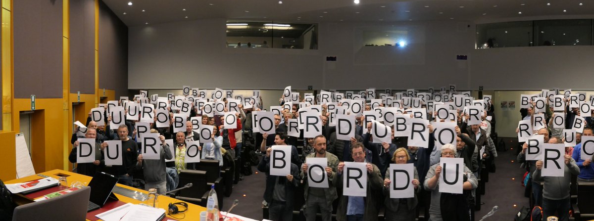 ABVV_AC's tweet photo. Tijdens de syndicale raad hebben de militanten uit de chemiesector hun #solidariteit betuigd met de 140 werknemers van #Durobor. “Laten we samen strijden voor de industrie!” ✊ https://t.co/IQTNL29o0M