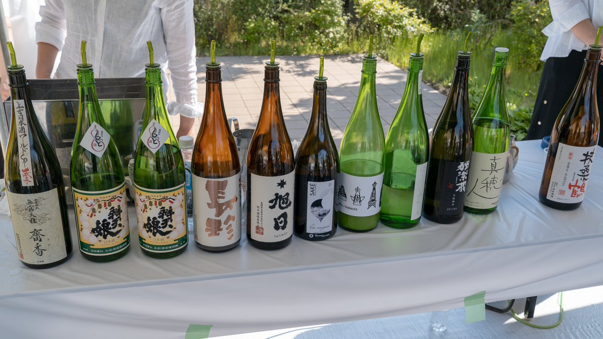 porkjerky1979's tweet image. プレミアムシートで見れるこの並びにアベンジャーズを感じる。実際は半分も飲めなかったですが（冷やしているものは別

#上方日本酒ワールド2019 #KNW2019