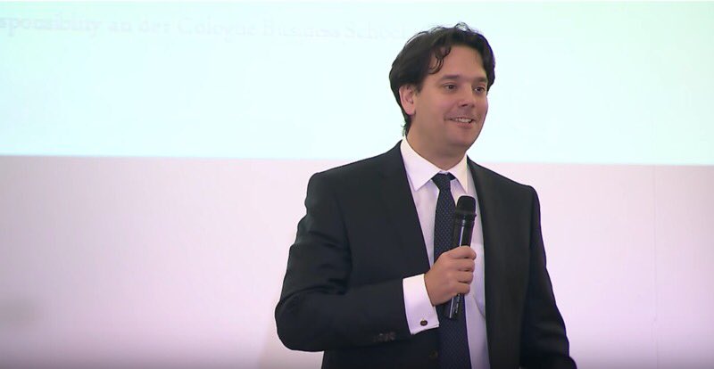 future2_day's tweet photo. From honourable businessman to #ethicpreneur

Lecture by @DrSchmidpeter on the topic: "From Honourable Businessman to Ethicpreneur @WeissInstitut 

via https://t.co/AYQo1dtuZg https://t.co/TeIwjjRIYv