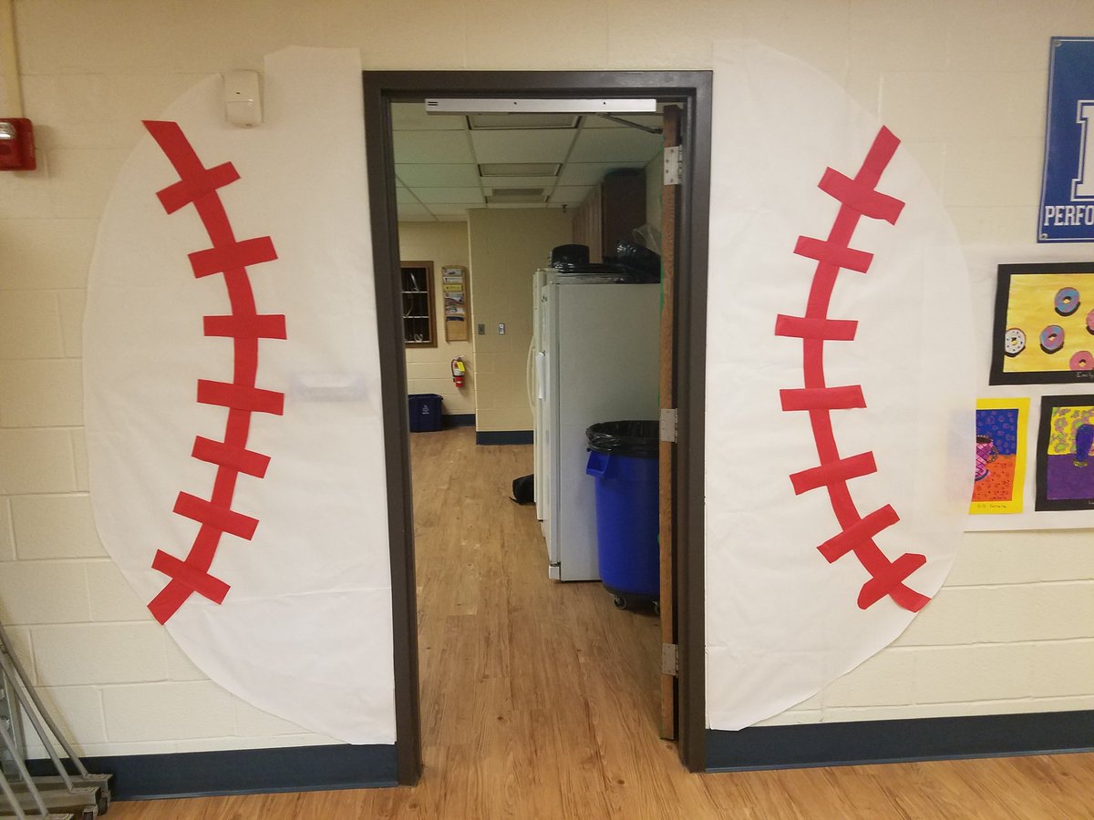 huntmrbriggs's tweet photo. Our PTO always treats us so well.... And they always amaze us during Teacher Appreciation Week! #BrunswickPRIDE https://t.co/BR2jKUDLdy