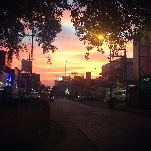 hanzabdulkalam's tweet photo. #irinjalakkuda #evening #goldenhour #silhouette #godsowncountry #kerala #streetphotography #shotoniphone #pinit #tweetit #pixelogics https://t.co/HpqEXg05ke
