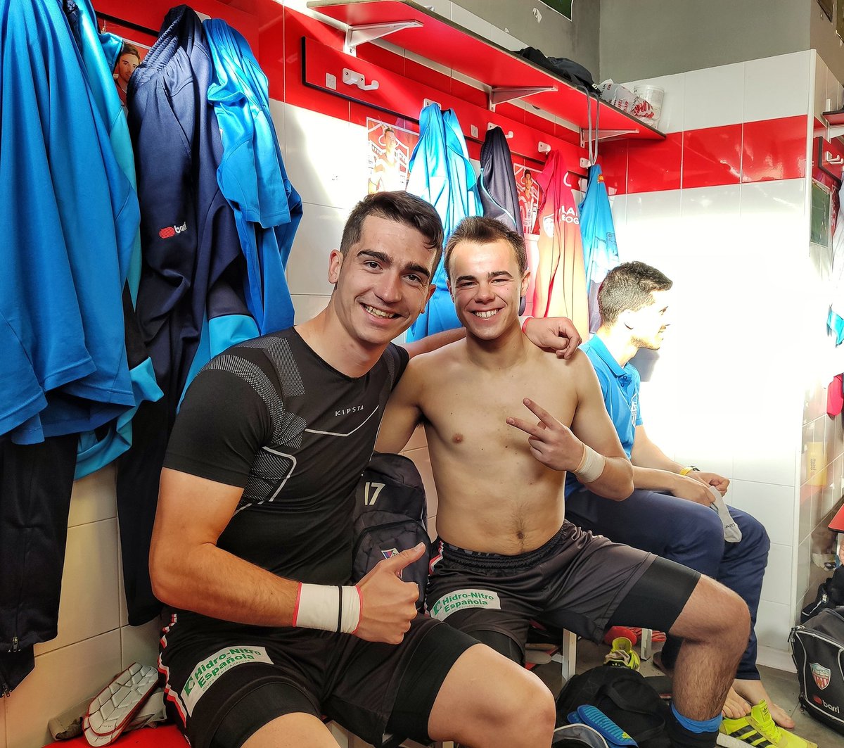 [7-0] Acabamos la temporada en el Isidro Calderón de la mejor manera. Primer partido, primera victoria, y primer 🔒. Deja algo para los demás si eso... Esto es solo el principio, ahora a culminarlo con el ascenso del juvenil. ¡ENHORABUENA PEQUEÑO! 👨‍👦
🔴⚪ <a href="/AtcoMonzon/">Atlético Monzón Alumbra</a>
🧤 Team O.R