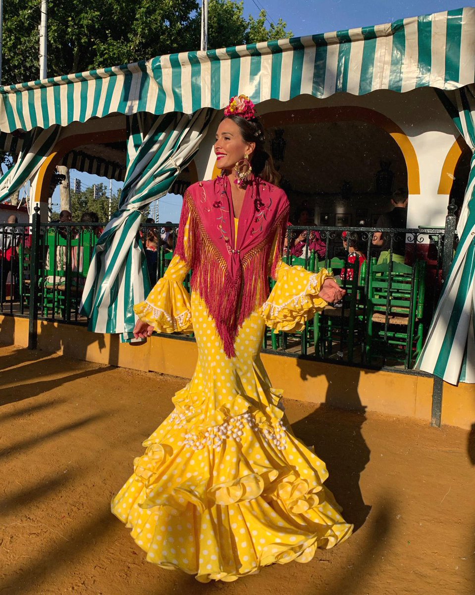 Sonibel ModaFlamenca on Twitter: "No le podía faltar un traje de flamenca amarillo💛 Gracias @rocio0sorno por confiar nosotras. ¡¡Has hecho raya en feria!! #ModaFlamenca #FeriaDeAbril #FeriaDeAbril2019 #RocioOsorno ...