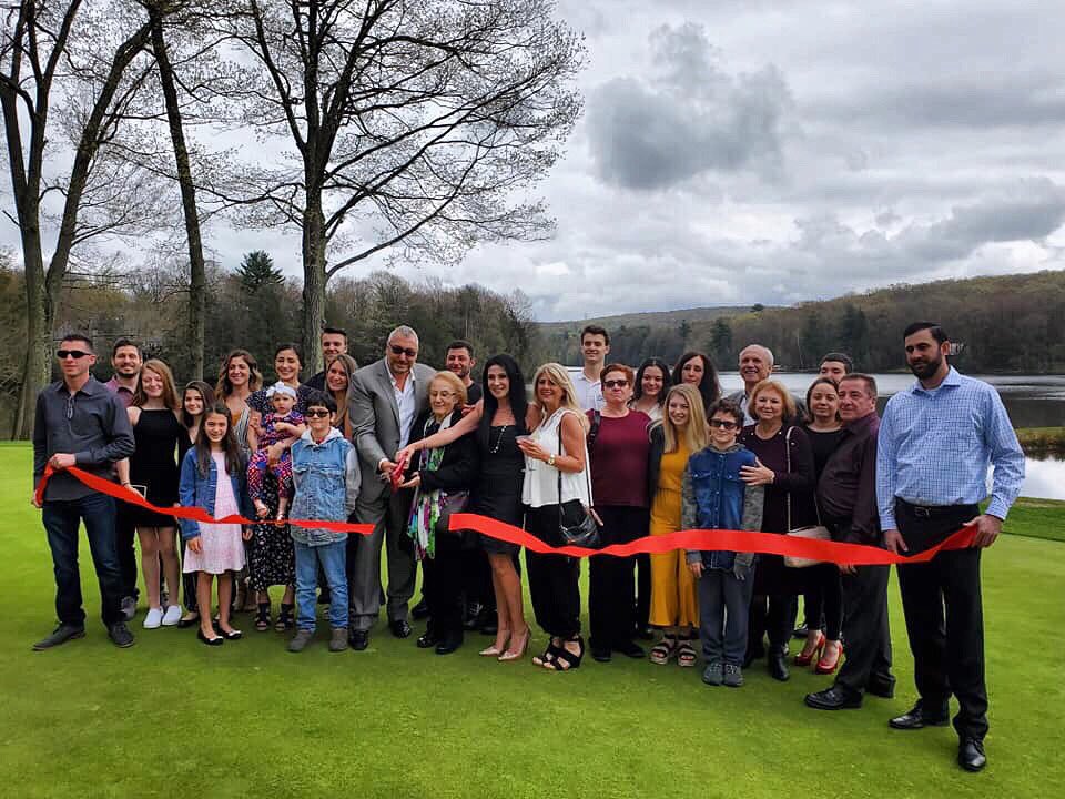 Paupack_Hills's tweet photo. A beautiful weekend for our grand opening and ribbon cutting ceremony! Seen here is the Polise family cutting the ribbon. ✂️ https://t.co/GAPZ8qL6zC