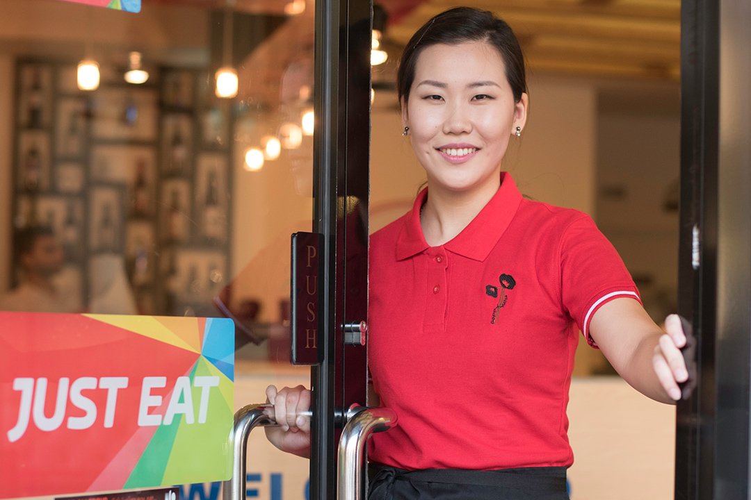 PoppyHanaFood's tweet photo. Our team is here to look after you, service with a smile 😃 #bermondsey #rotherhithe #london #southwark #japanesefood #sushi https://t.co/tf5H66ancP
