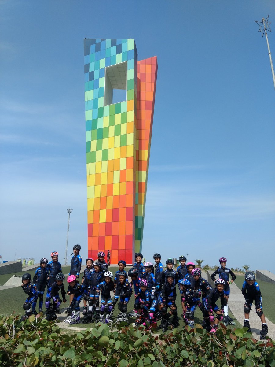 tommy29_run0529's tweet photo. @WolfSkatesClub con sus niños promesas del patinaje en Colombia, visitando la @_VentanaAlMundo https://t.co/7kO4RfeV30