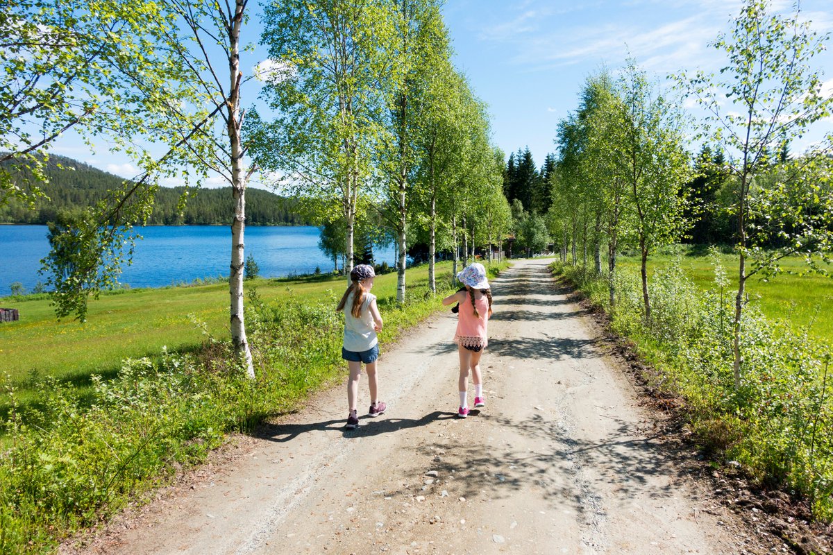 SvD's tweet photo. De lata soliga dagarna närmar sig och vi vill lista Sveriges dolda sommarpärlor med hjälp av er! Skriv några rader om en plats, varför den är värd att besöka och vilka känslor den ger dig. Helst ihop med en egen bild. Mejla till henning.eklund@svd.se.
https://t.co/GgRClP35aT https://t.co/MRD2VKKDH1