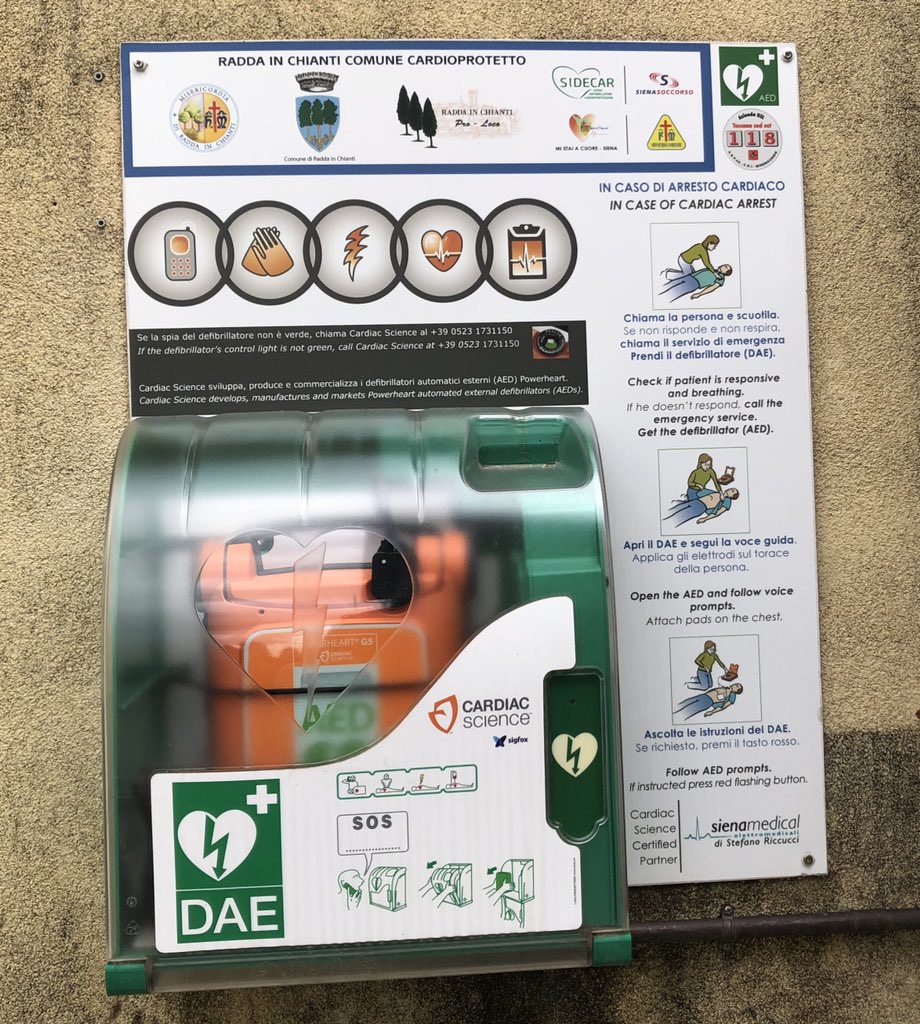 AVermeulen18's tweet photo. First AED I’ve noticed in Italy, nice instructions with pictures and very easy to find. #AEDawareness #cprsaves #shockssave #savealife #knowyoursurroindings https://t.co/hLCpVJgMOE