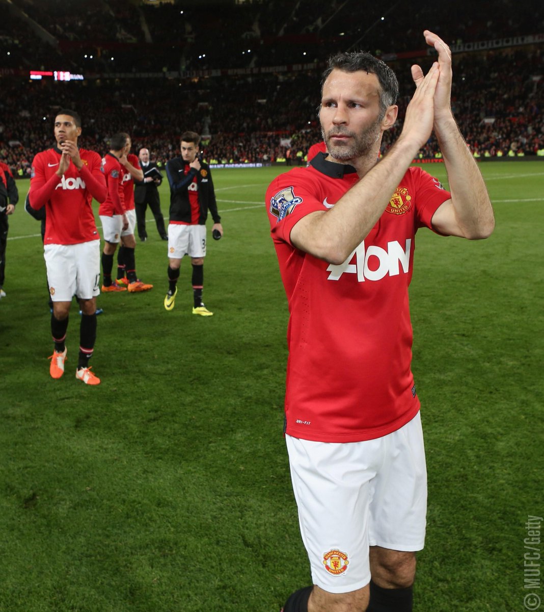 ManUtd's tweet photo. Legend. 

Giggsy made his final #MUFC appearance #OTD five years ago. 🔴 https://t.co/1slHITRlNM