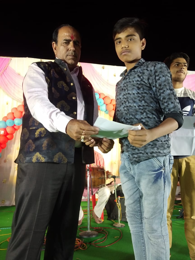 IndusindF's tweet photo. Presenting Scholarship to Bhopal and Nagpur Scholars https://t.co/6i6H8MnOH1