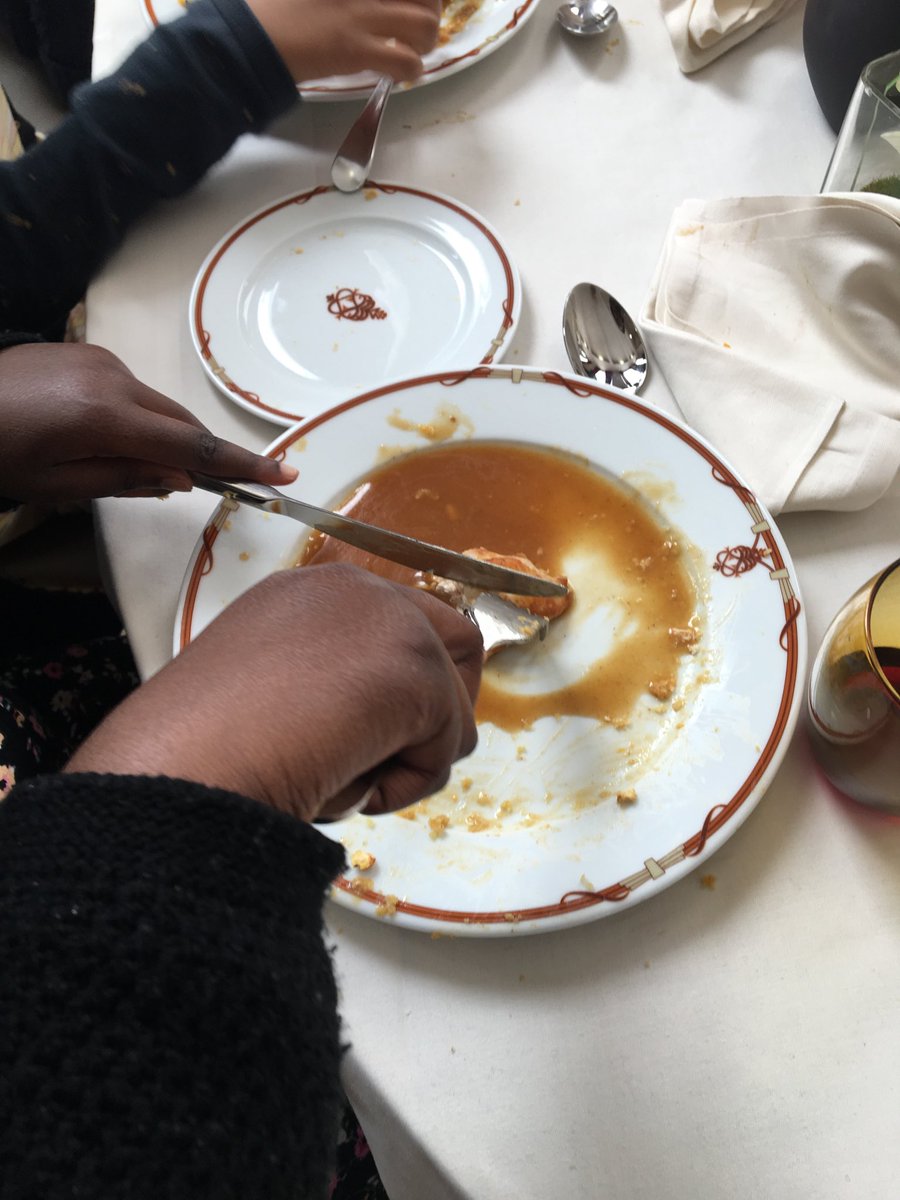 quiritcurie's tweet image. Les assiettes sont vides. Plat excellent ! Poulet en croute, gratin de patates douces, panure maison. #classedugout