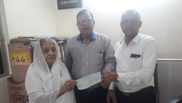 IndusindF's tweet photo. Financial Assistance provided to senior citizens of Nagpur by our Respected Donor Mr. Pishu Mahtani https://t.co/uSz1j6FAi1