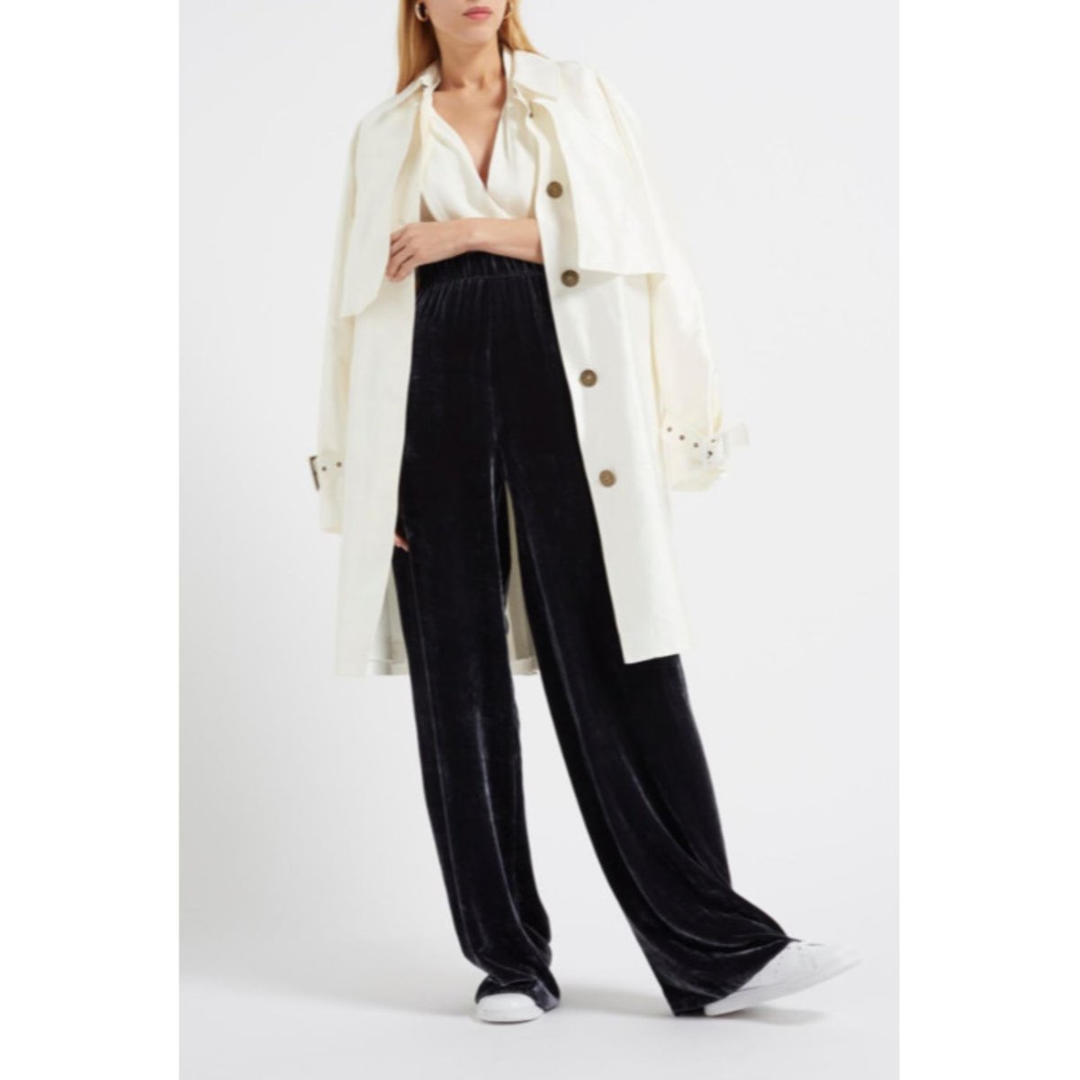 The Kristy Petrol Velvet Wide Leg Trousers. A lavish addition to your wardrobe, perfect as both party and work wear.

Shop Now> ow.ly/VyDW30oBYP7