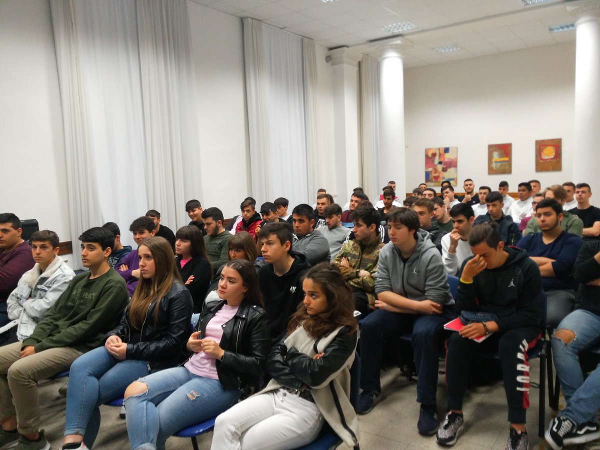 alecavallo81's tweet photo. Incontro formativo progetto "barbecue" @GiobertiRoma @marivarone @CavinaSabina https://t.co/NSrm9ijiaf
