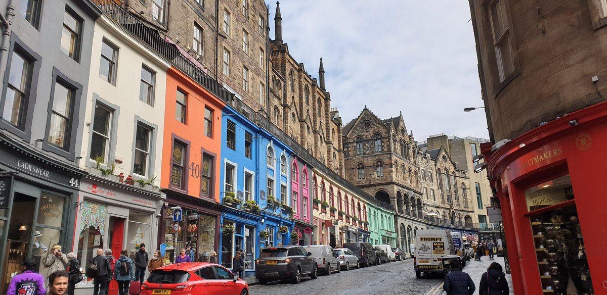 Arslanified's tweet photo. Dream Harry Potter Tour Is Now A Reality ♥️
#HarryPotter #Edinburgh https://t.co/0silWZ2Hur