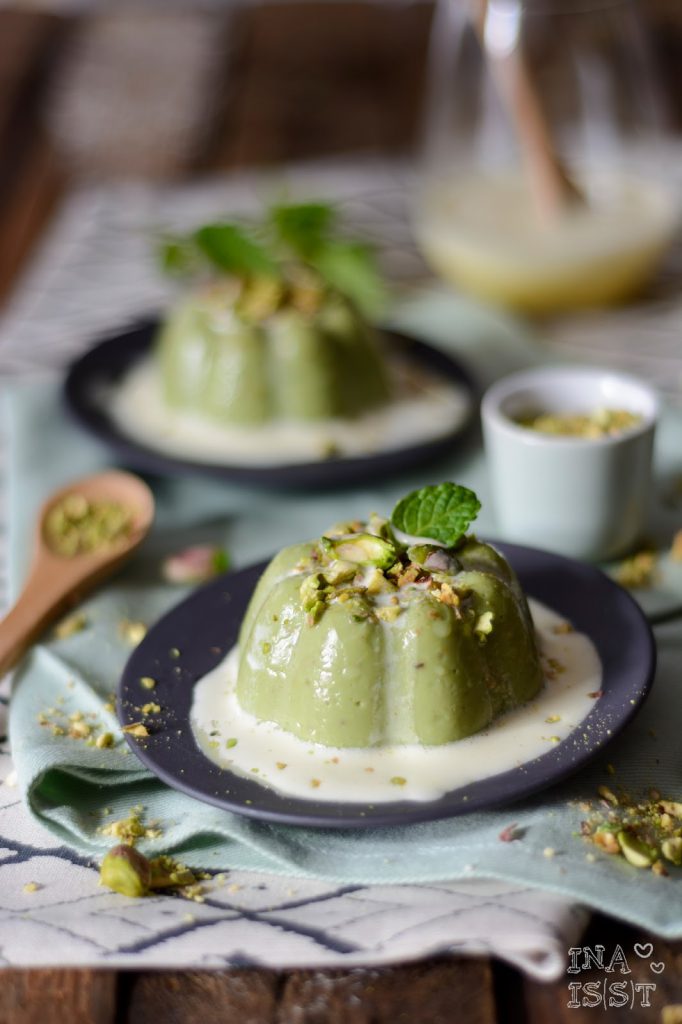 InaIsst's tweet photo. #Pudding is always a good choice. This delicious #matcha pudding with pistachio and white chocolate is just great for spring time #recipe 🍮 https://t.co/HIxTSCZmdv https://t.co/3T9GDRyMc2
