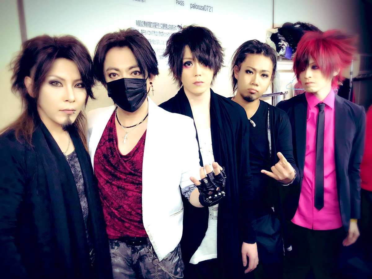 na_ix0323's tweet photo. 改めてhide tribute 2019-STUPID-Side終了しました！😊
会場の皆様が凄く暖かくて最高の時間を過ごさせて頂きました！本当に感謝です✨✨出演者の皆様、スタッフの皆様、そして見に来てくださった皆様！そしてhideさん！本当にありがとうございました！！
#hidetribute2019 https://t.co/KJjzQ3qNi8