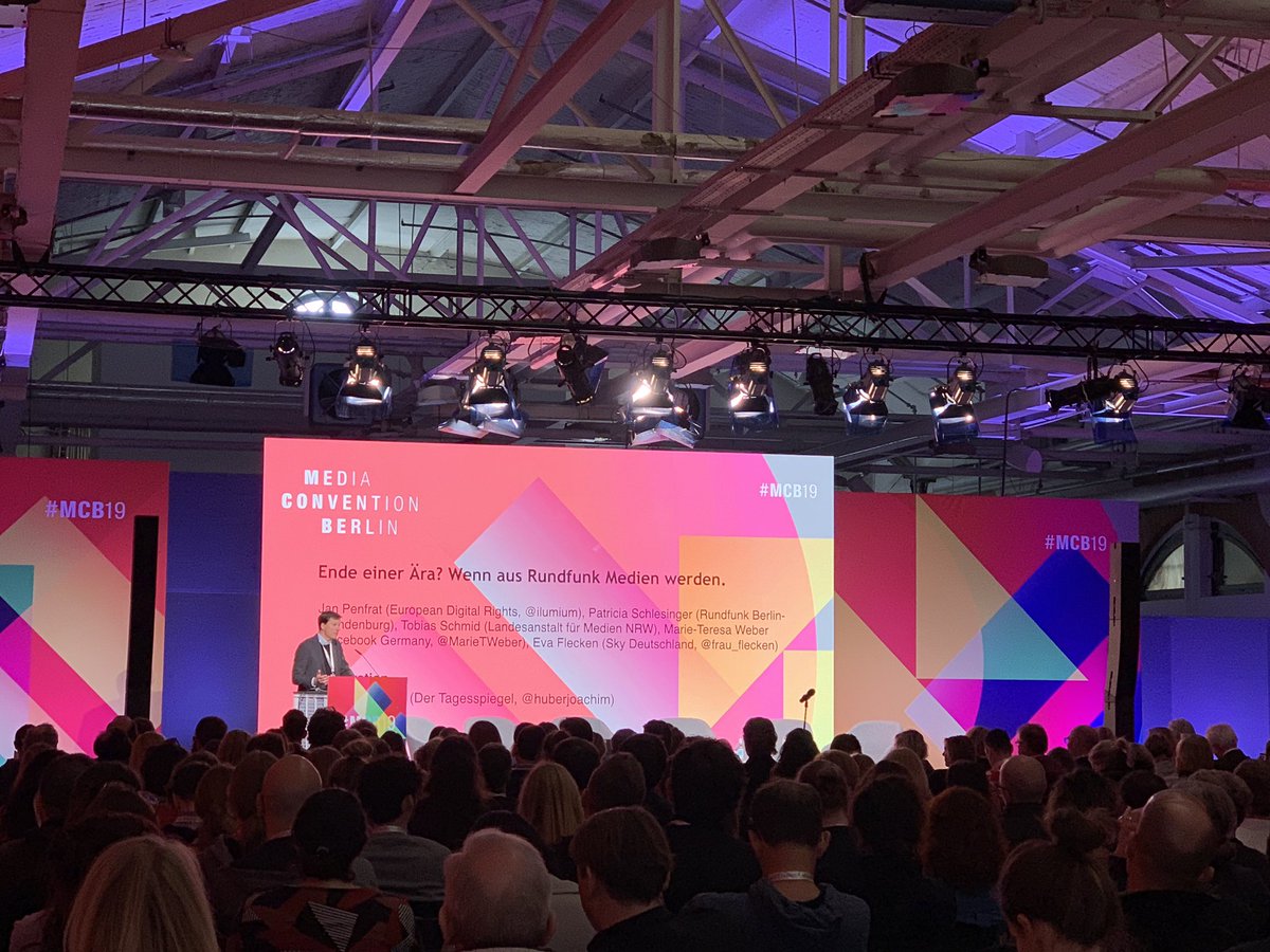 Wer sind die Gatekeeper für Inhalte in einer KI-basierten Welt? Wie kann der Zugang zu Medien künftig sichergestellt werden? Kritische Fragen von @ilumium beim #mcb19