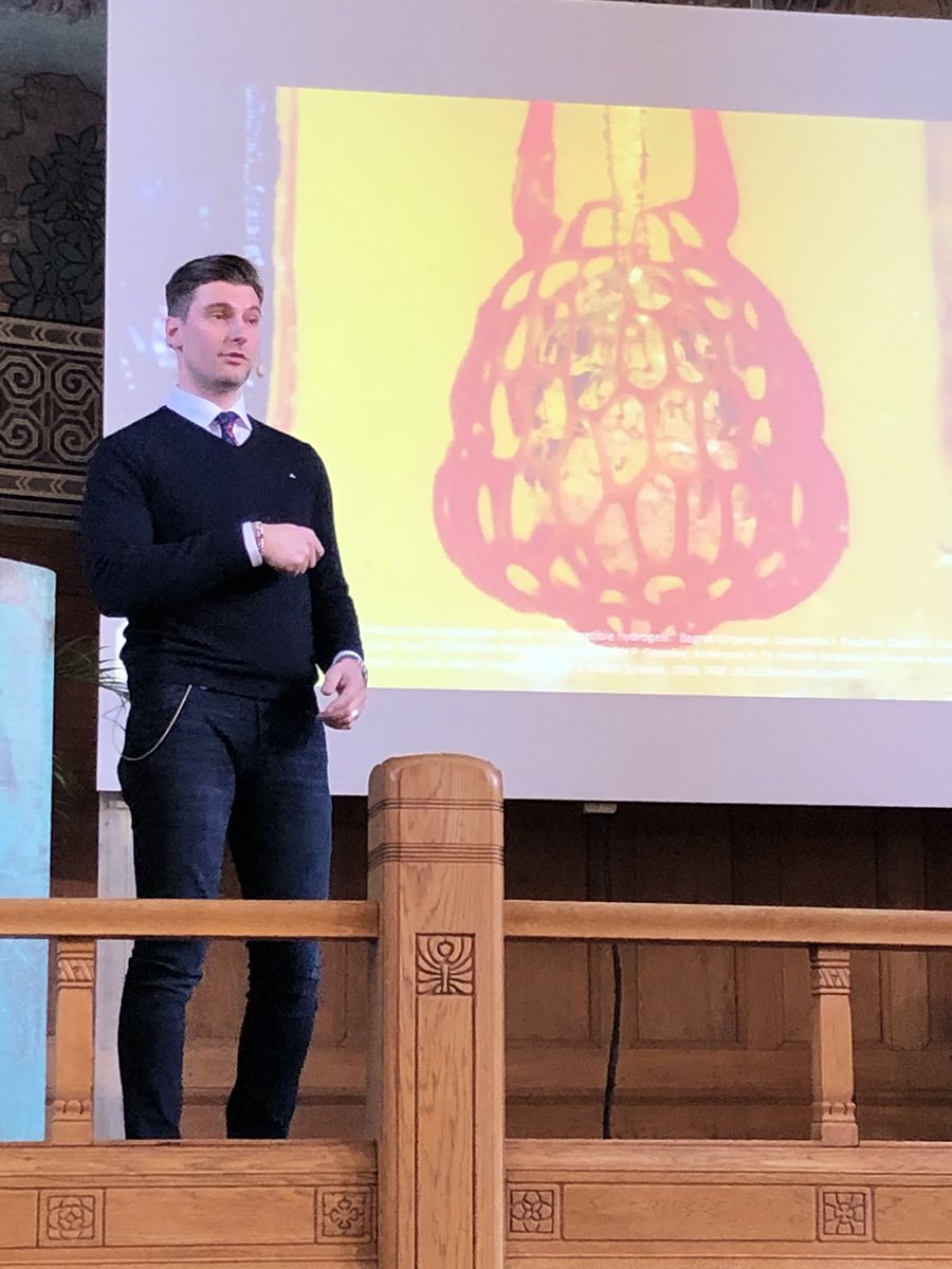 SahlgrenskaSP's tweet photo. ”It all started with the ink”, Erik Gatenholm, @CELLINK3D, talks at #CompInn about the revolutionary printing of human lung tissue, published in Science last week. #vinkincubators https://t.co/fTmzVWfxd0