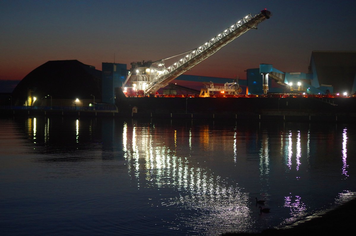 williams_emsie's tweet image. The lights after the sun has gone down. A camera is a girl&apos;s best friend - or at least one of them - #hubbychauffeur being another. @4willwill #SpringNight #PortofGoderich #LargestSaltMineintheWorld #nightlife @GoderichTourism @GoderichSStar #LakeHuron #littletownbythebiglake