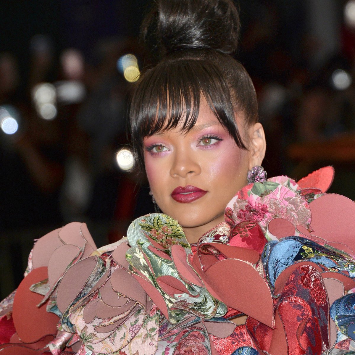 Resolvamos esto de manera civilizada: ¿Quién es la reina absoluta en la #AlfombraRojaE! de la #METGala?

❤️ Lady Gaga
🔁 Rihanna

Argumenta tu respuesta usando #AlfombraRojaE!