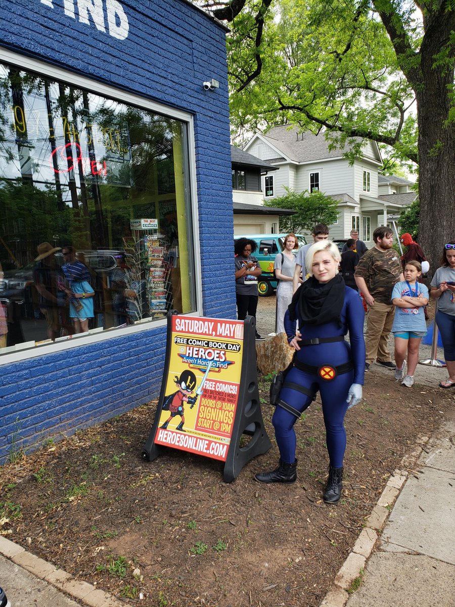 JorrunCosplay's tweet photo. Suprising people with my thrown together Cable cosplay at #FreeComicBookDay was awesome! #cosplay #cable #xmen #marvel #mutant #mutantandproud https://t.co/6gFM0SKir6