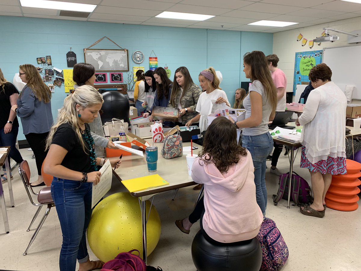 TraciBlackburnB's tweet photo. Getting ready to judge the “Classroom in a Box” competition for @BradleyCentral TAP students  @angkersey @BradleySchools https://t.co/2PJIXOGACC