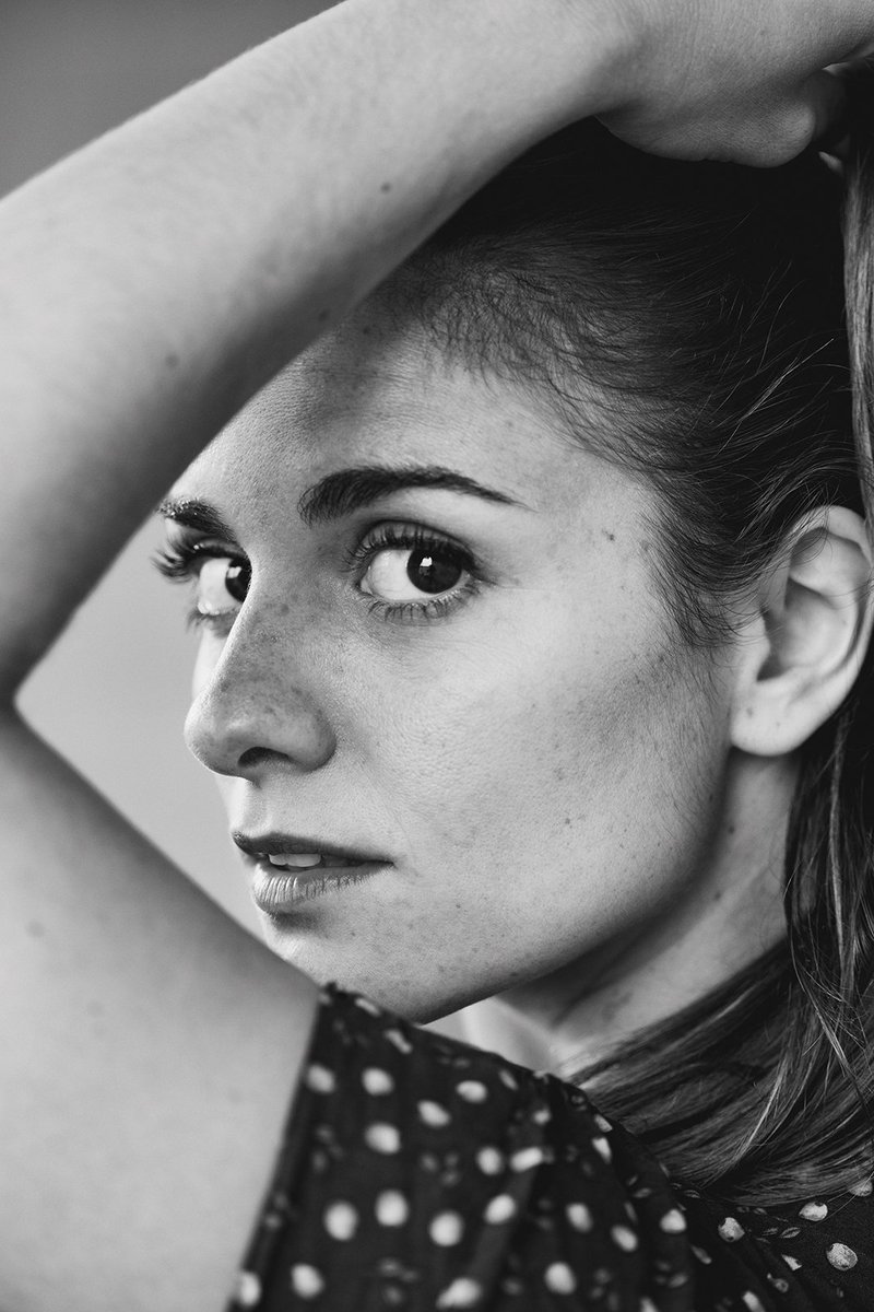 Ontmoet theatermaker Rosa da Silva! 👉 "Theater is wat mij betreft het mooiste bindmiddel, juist omdat het live is. Tijdens De Wijk De Wereld kijk je letterlijk naar je buren op het toneel. Dat is echt uniek.”👈 De Wijk De Wereld: 13, 14 en 15 juni <a href="/spottheater_/">SPOT Theater</a>