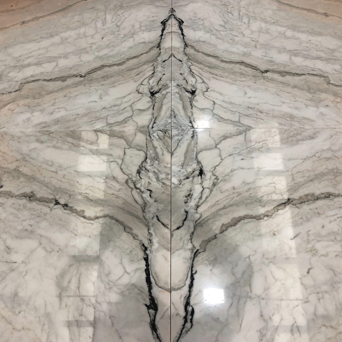 LapicidaLtd's tweet photo. Another world-famous San Marino #quartermatch being expertly cut and prepared by #Lapicida #craftsmen. Truly #beautiful #marble. From £295/M² +VAT. #BTS #interiors #decor #home #luxury https://t.co/7F6BVHGXIy https://t.co/B29v5ETcrK