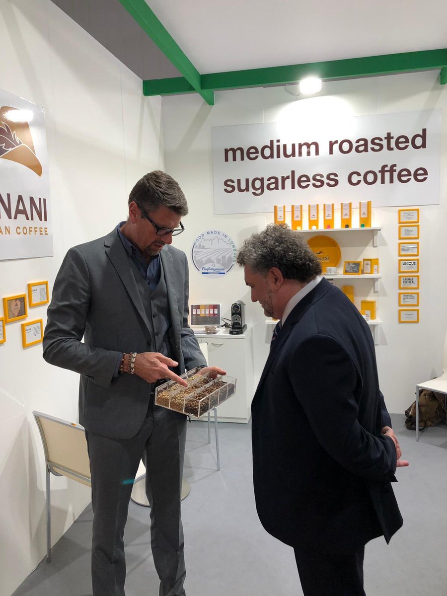 ConfartigLomb's tweet photo. #TUTTOFOOD2019 Assessore #SviluppoEconomico @RegLombardia in visita agli stand imprese di @ConfartigLomb con Presidente Alimentari @confartigianato #Rivoltini “in questi prodotti c’è il #valoreartigiano e il #MadeinLombardy della #tradizione e #eccellenza #alimentare lombarda” https://t.co/gcZtAcO2Kl