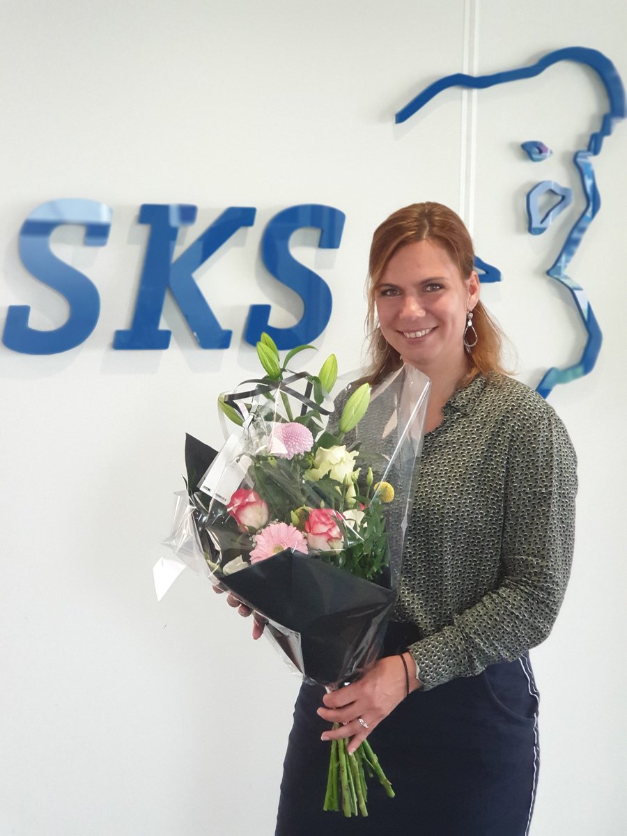 SKSprof's tweet photo. Welkom Petra! Gefeliciteerd met jouw functie als HR/Fieldmanager. Wij wensen jou heel veel werkplezier toe! 
#welkom #nieuwebaan #succes #sksprofessionals #bloemen #capelle #HR #fieldmanager #newjob #monday https://t.co/mKErtGy9au