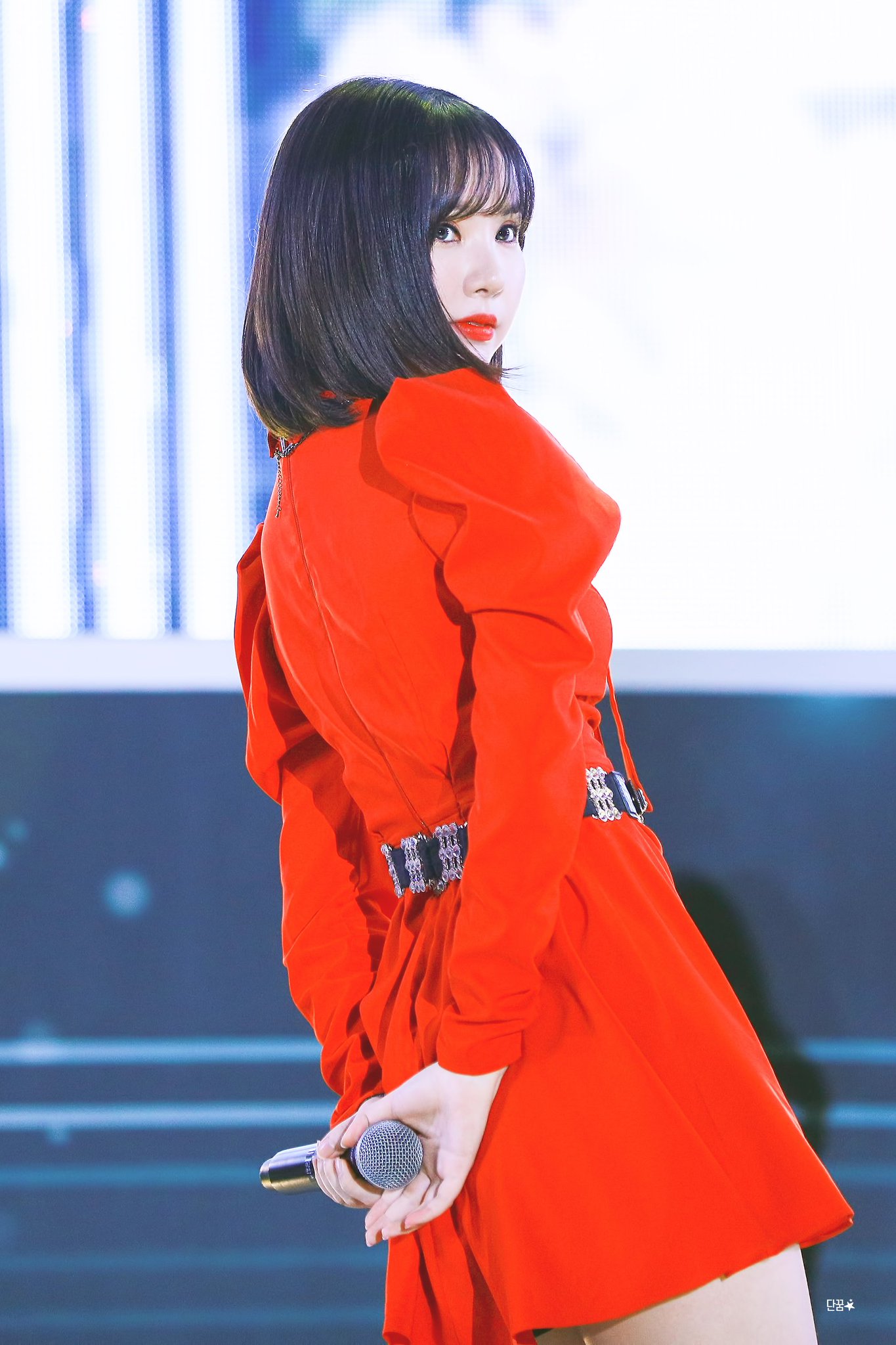 D54s2vgUwAAGYeE.jpg:large