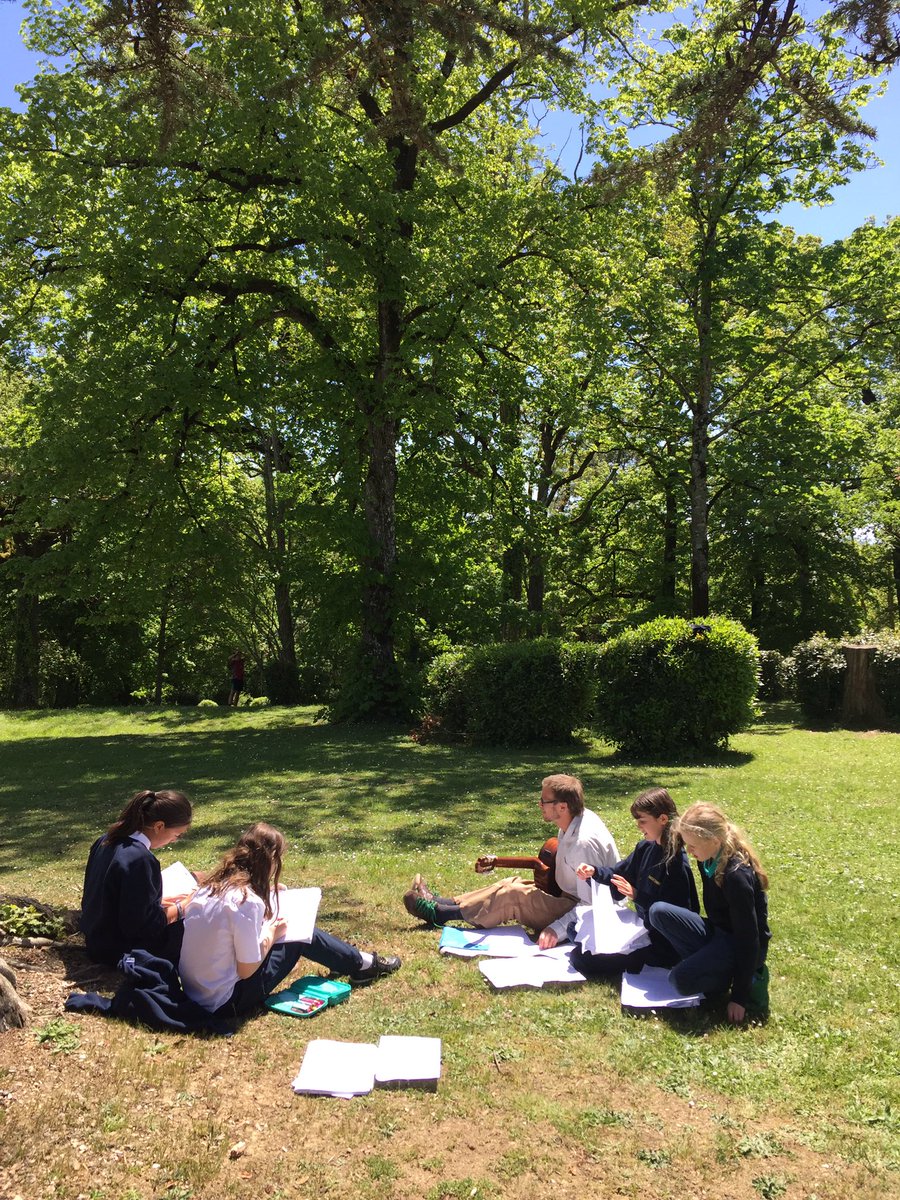 A lovely spot for some art and music at lunchtime break #sauveterredays