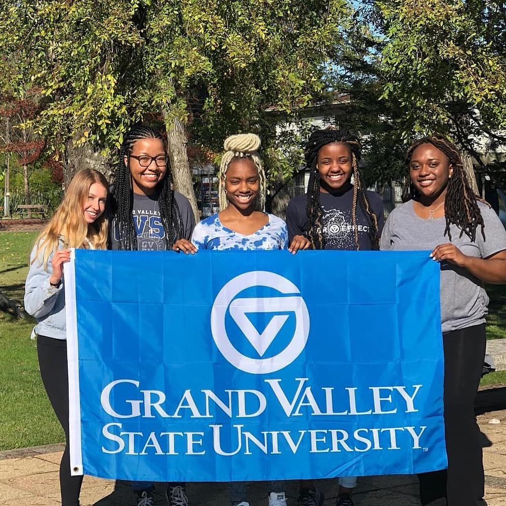 GVSUStudyAbroad's tweet photo. GVSU Chile TRIO Study Abroad program showing their #LakersAbroad pride 🌏⚓ @GVSU @GVSUSSS #gvlakereffect https://t.co/0ymukvlmzi