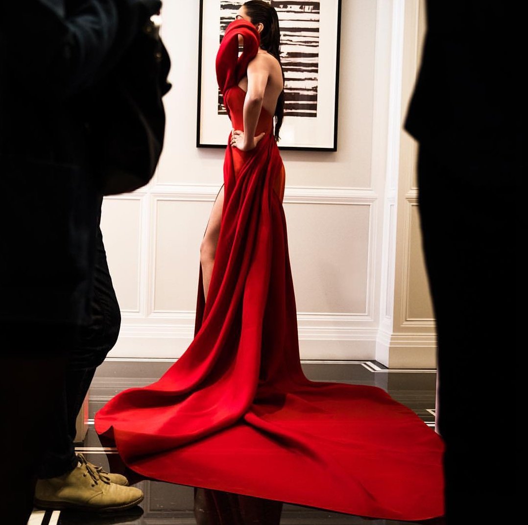 deepikaddicts's tweet photo. 10 hours to go! Here's a throwback of @deepikapadukone at #MET2018 https://t.co/tAmLpS2FY3