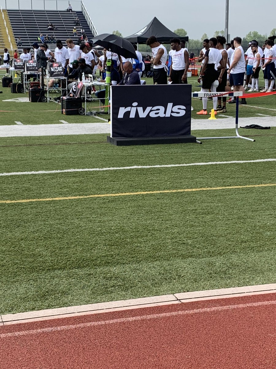 RecruitTerryn's tweet photo. Great event sponsored by @adidasfootball @Rivals and @ncsa this past Saturday. Through the rain and sore back I still enjoyed the event. Lots of talented athletes! #NoExcuses #OfficialTimes #LetsDoThis #Playmakers #WhosNext https://t.co/L5l2lzDtOU
