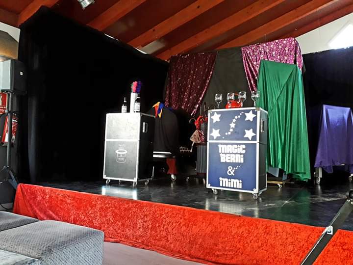 magic_berni's tweet photo. Show time #magomallorca #magiamallorca #magician #mallorca #palmademallorca #mallorcaconniños #mago #ilusion #humor #mag #magia #magicians #magiaenmallorca #magosmallorca #clown #magiayhumor #hotel #magicshow #showtime #international #magicberniandmimi #ilusionist #hotel #alcudia https://t.co/0xMCXLxHIG