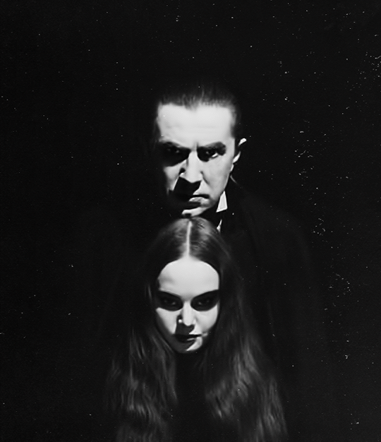 el_zombo's tweet photo. Bela Lugosi And Carroll Borland in Mark Of The Vampire режисер Tod Browning, 1935
#gothic #vampire #horror https://t.co/xGN0NPColW