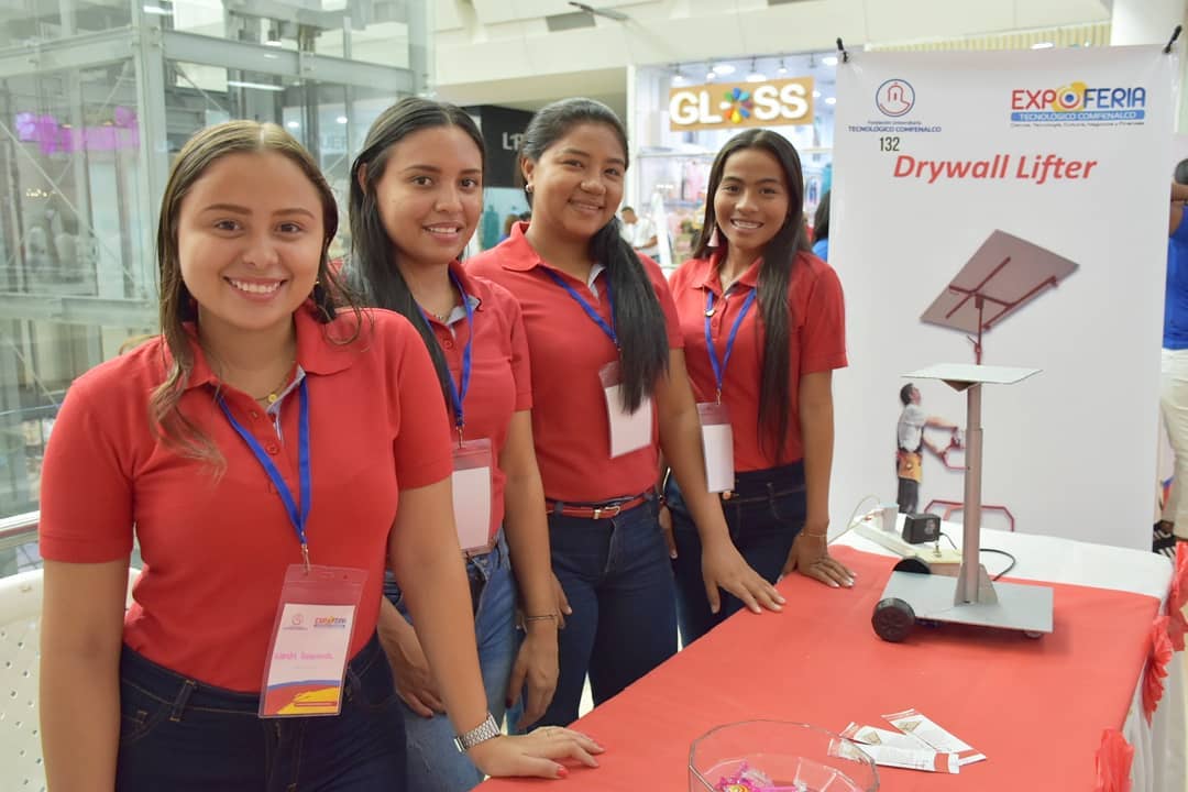 #BecasBoomerang | Estuvimos presentes en #Expoferia2019 de <a href="/TComfenalco/">Tecnológico Comfenalco</a> , dónde jóvenes participantes del programa Becas Boomerang presentaron sus proyectos de innovación y emprendimiento, junto a sus compañeros de clases.